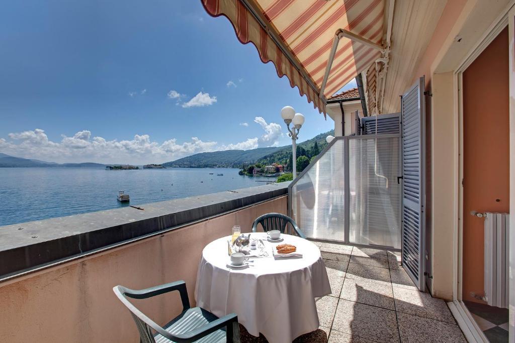 Hotel Beau Rivage Baveno Oda fotoğraf